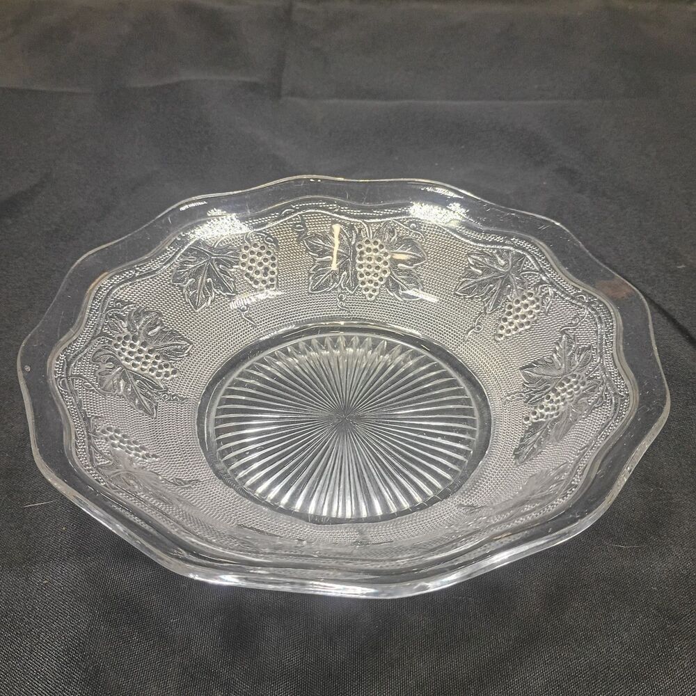 Vintage Westmoreland Woolworth Grapes Clear Glass Bowl 7.5" Diameter